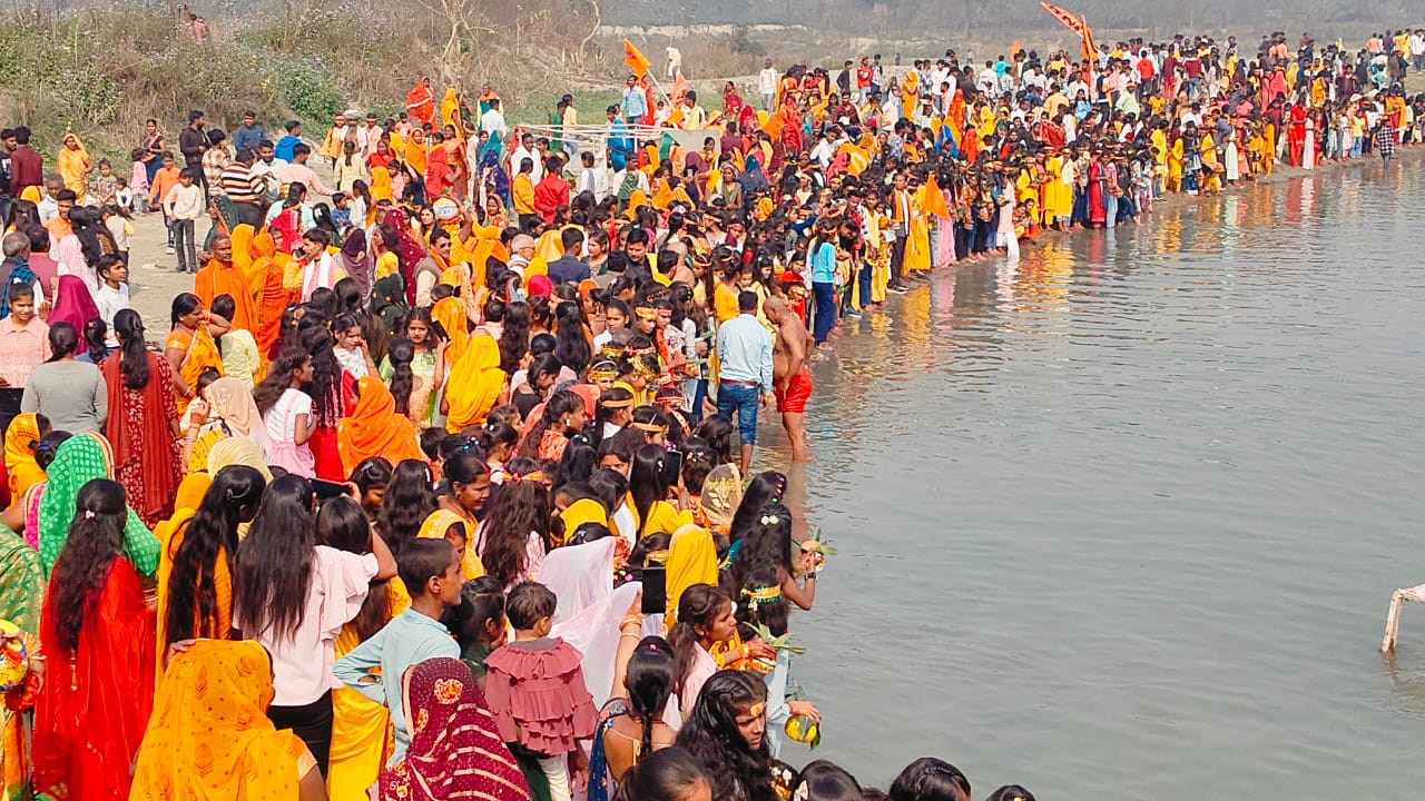 कलश यात्रा के साथ शुरू हुआ सतचंडी महायज्ञ 1001 कन्याओ ने उठाया कलश