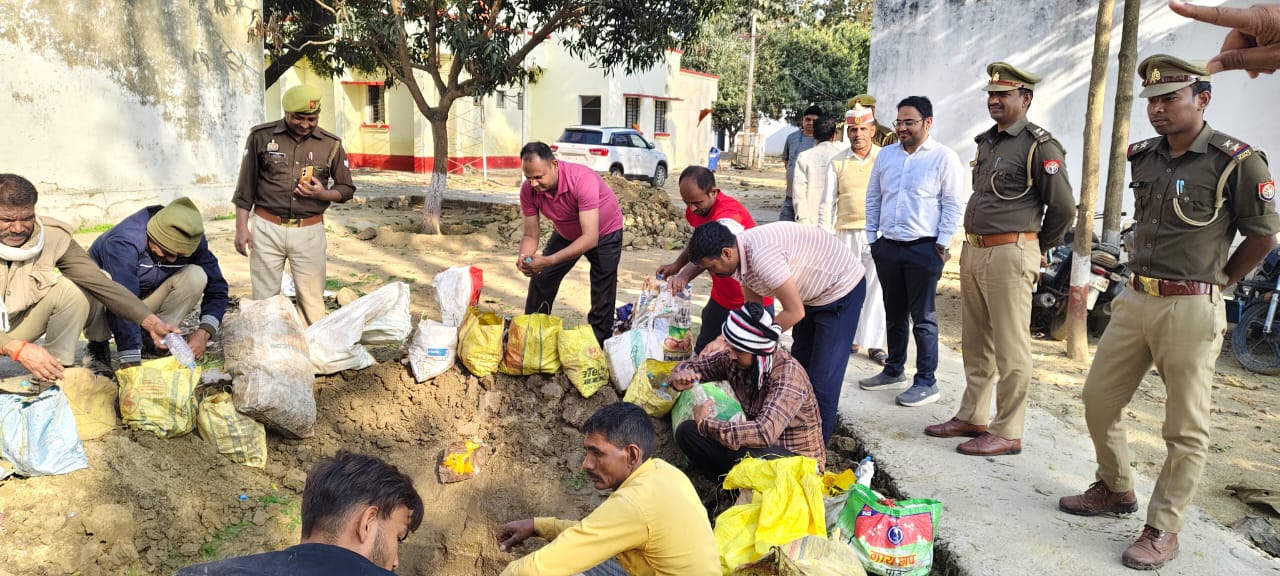 ऑपरेशन क्लीन अभियान के अन्तर्गत 112 मुकदमो से सम्बंधित 2870 लीटर अबैद्य शराब का किया गया विनिष्टिकरण