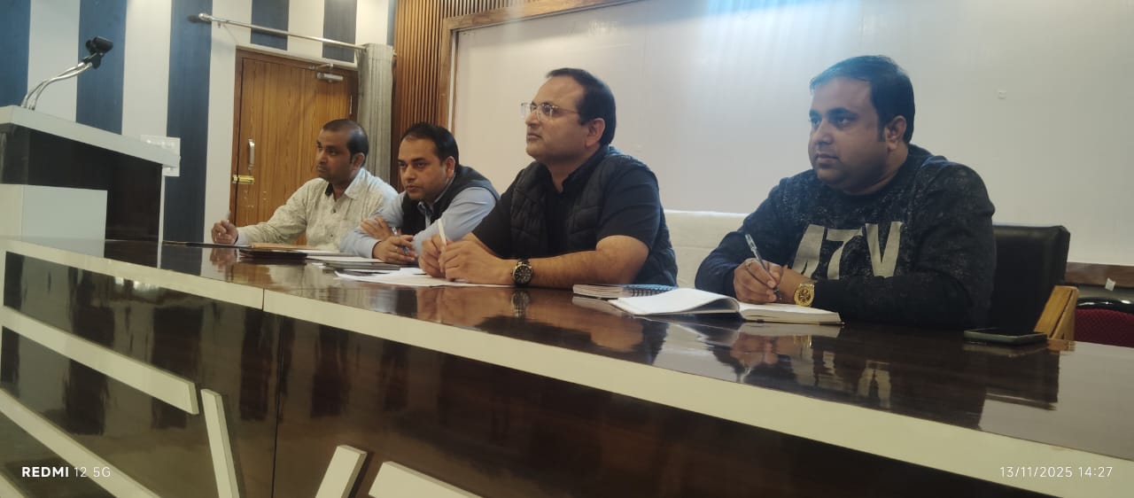 मनरेगा और समर्थ योजना की समीक्षा बैठक में डीसी मनरेगा ने दिए निर्देश