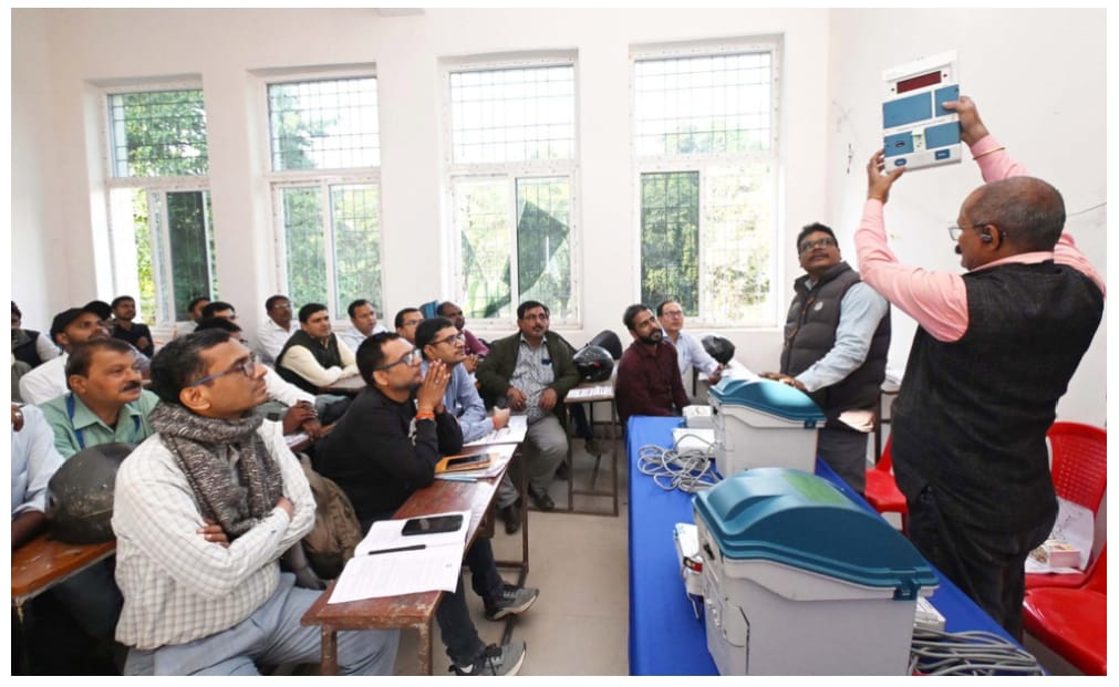 बिहार में मतगणना जारी, एनडीए 180 से ज़्यादा सीटों पर आगे