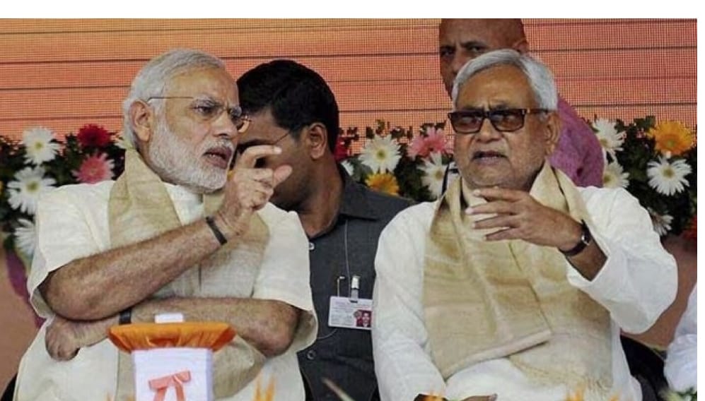 बिहार चुनाव: सत्तारूढ़ एनडीए को पलरा भारी