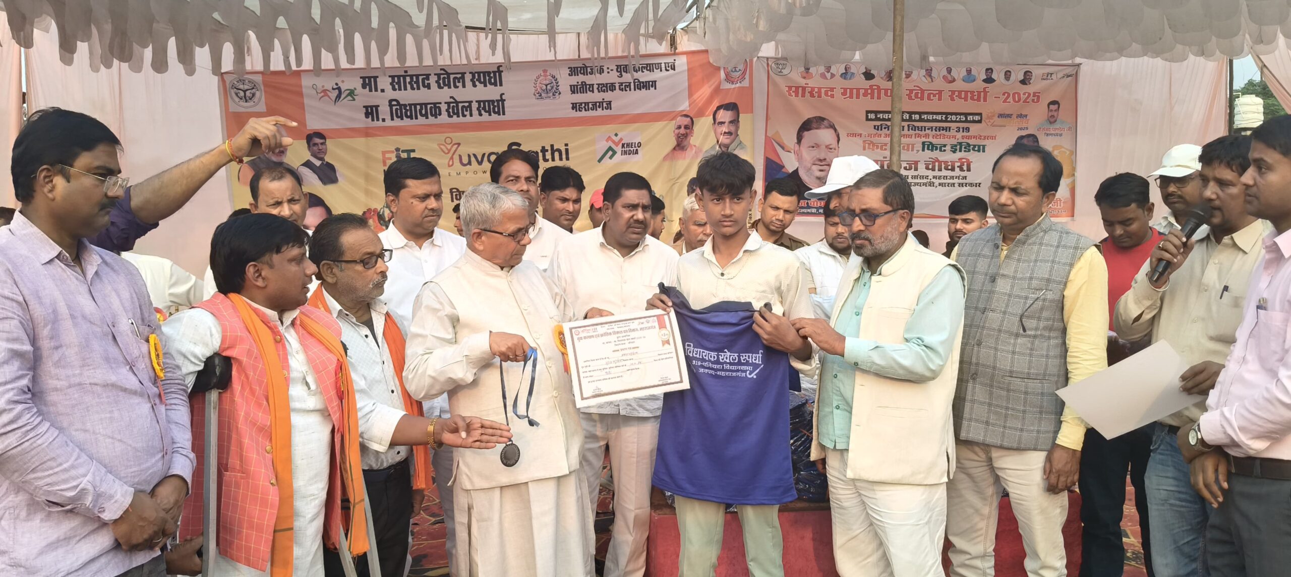 लोकप्रिय पनियरा विधायक ने प्रतिभागियों को मोमेंटम प्रमाणपत्र एवम टीशर्ट देकर किया प्रोत्साहित