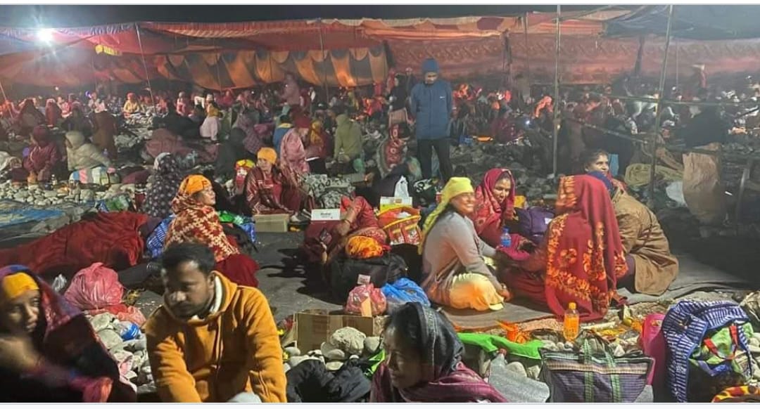 देवघाटधाम में शतबीज बोने वालों की भीड़