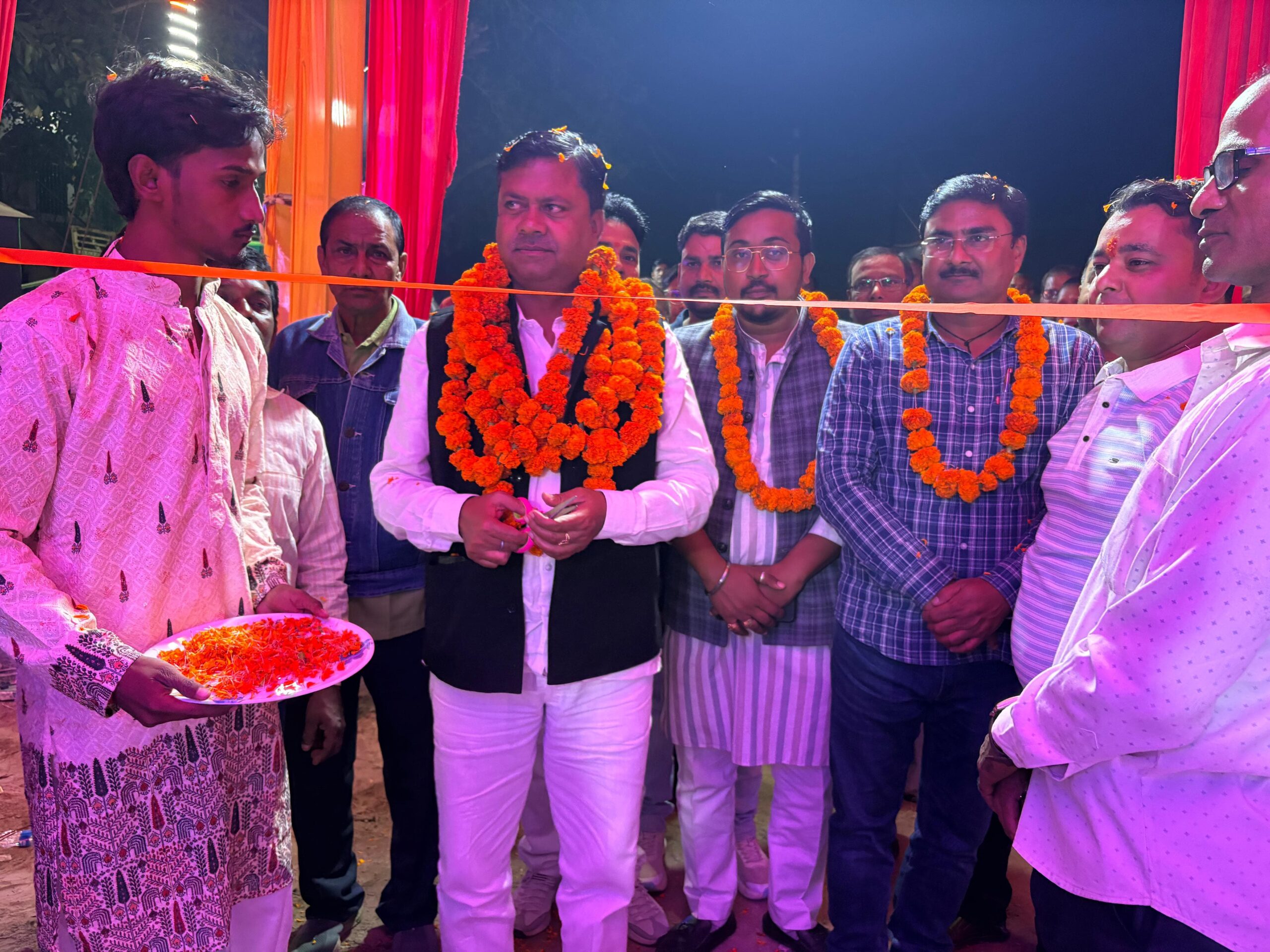 AB मैरेज हाउस का भाजपा युवा नेता प्रेमशंकर उर्फ निर्भय सिंह ने फीता काटकर किया उदघाटन