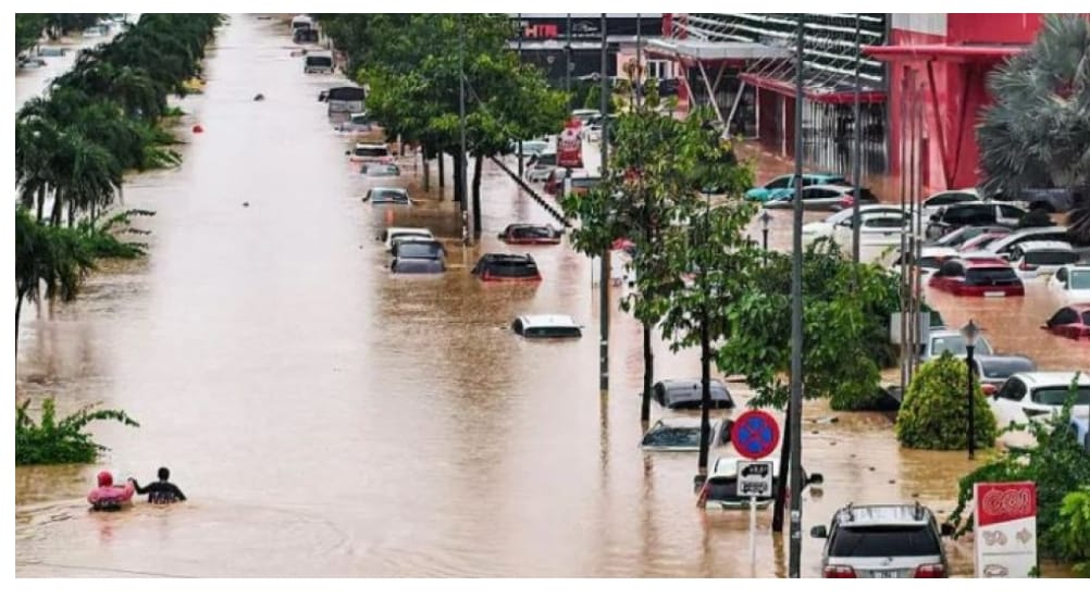 वियतनाम में भारी बारिश से कम से कम 41 लोगों की मौत