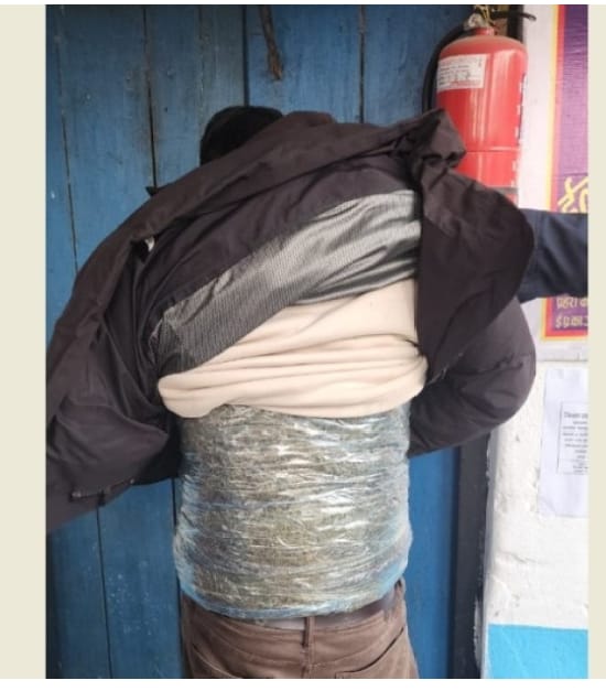 गांजे के साथ भारतीय युवक गिरफ्तार