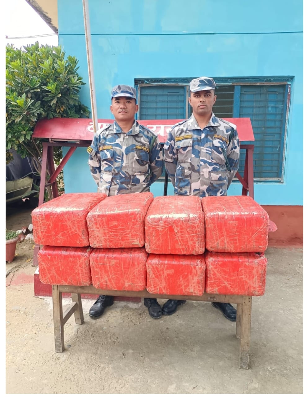 नदी किनारे से 120 kg गांजा ज़ब्त किया गया