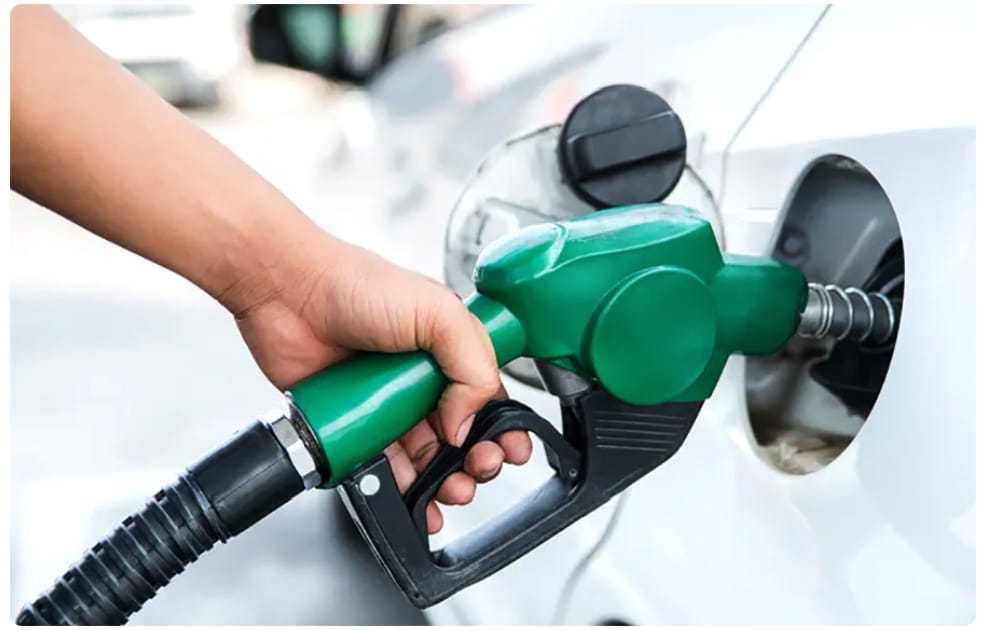 पेट्रोल, डीजल और केरोसिन की घटी कीमतें गुरुवार आधी रात से लागू होंगी