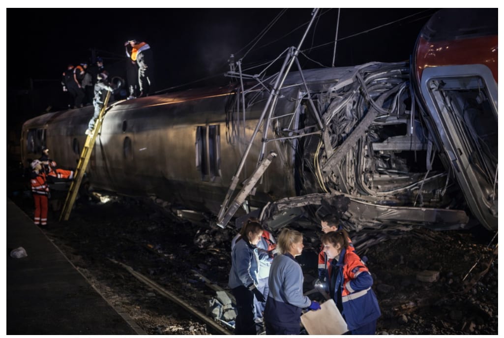 स्पेन में दो हाई-स्पीड ट्रेनें टकराईं: 21 मरे, दर्जनों घायल