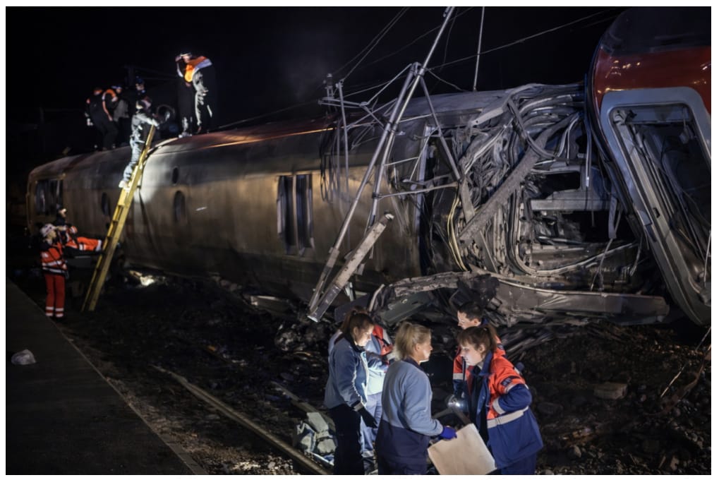 अप्डेट: स्पेन में दो हाई-स्पीड ट्रेनों की टक्कर के बाद मरने वालों की संख्या बढ़कर 39 हो गई