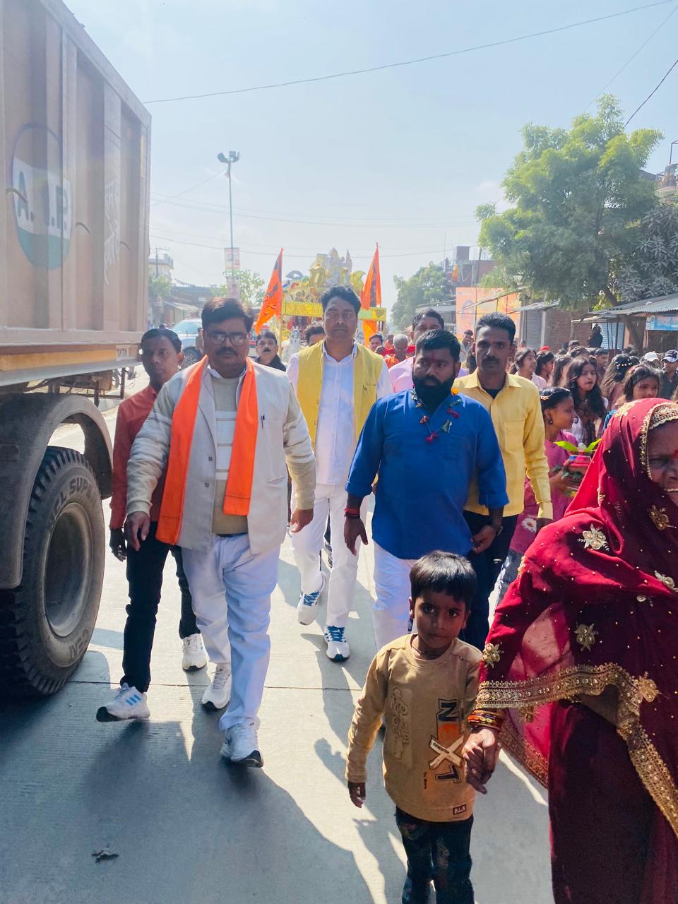 श्री श्री सतचंडी महायज्ञ के विशाल जुलूस में उमड़ा जनसैलाब, काशीनाथ सिंह बने आस्था के केंद्र