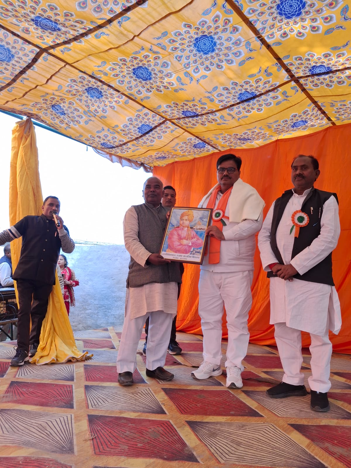 स्वामी विवेकानंद उच्चतर माध्यमिक विद्यालय में 12वीं के छात्र-छात्राओं का भव्य विदाई समारोह संपन्न