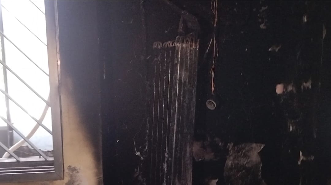 विकास भवन स्थित डीसी मनरेगा के इनसाइड ऑफिस में शॉर्ट सर्किट से लगी आग,रहा अफरा तफरी का माहौल