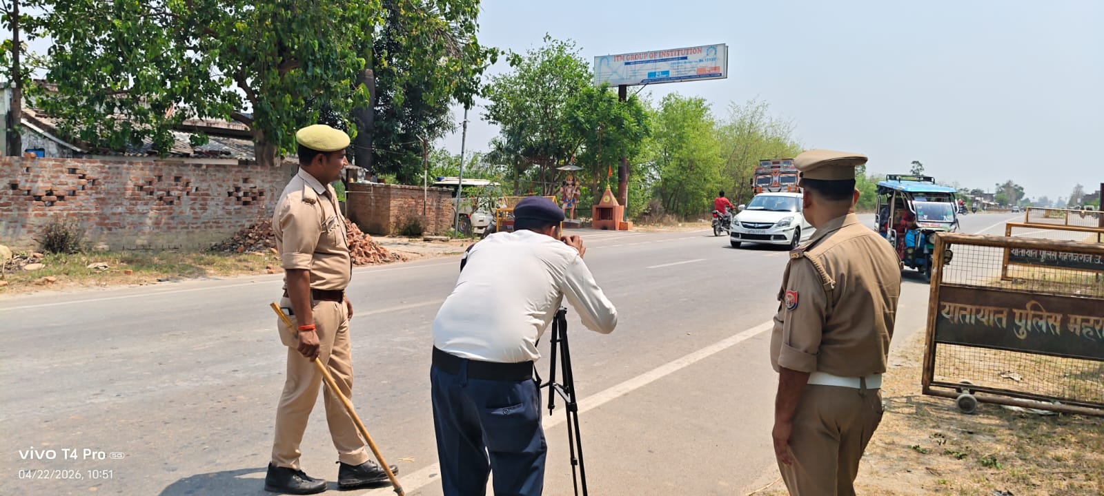 तेज रफ्तार वाहनों पर पुलिस का शिकंजा, 6 चालान कर वसूला 20 हजार जुर्माना