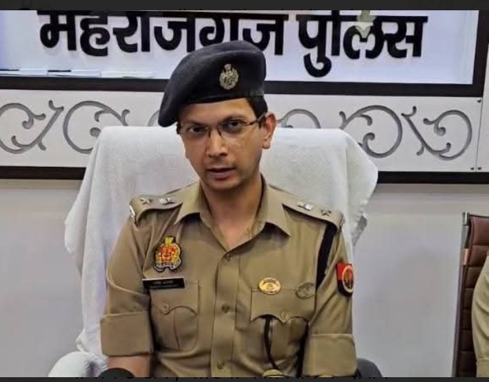 पुलिस अधीक्षक महराजगंज लकड़ी का स्ट्रक्चर गिरने से हुए घायलः सिर में चोट आने से लगे 8 टांके, वीडियो कांफ्रेंसिंग के दौरान हादसा